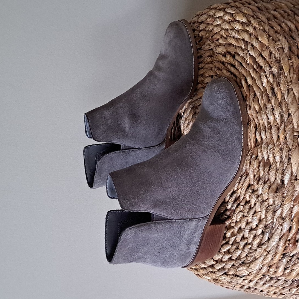 Cole Haan Womens Abbot Grey Suede Slip On Ankle Booties 2" Wood Heels S-8